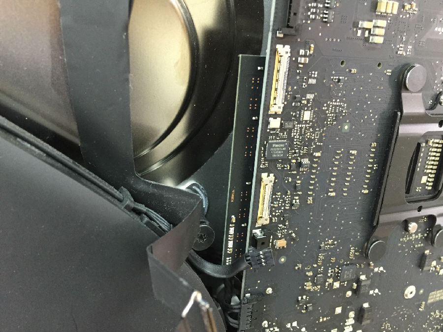 iMac 21.5インチ 2013年タイプ メモリ増設作業 iMac 21.5インチ 2013年タイプ メモリ増設作業